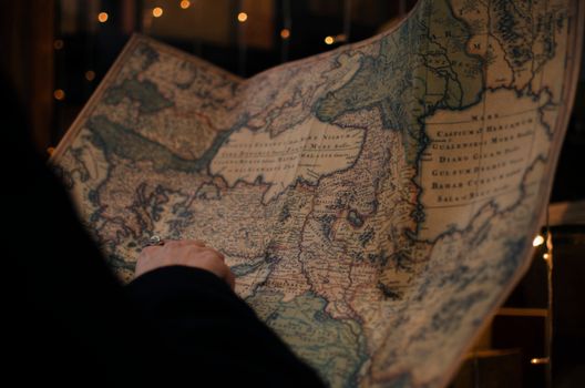 Type annotation preserving readonly constraints in variable declarations